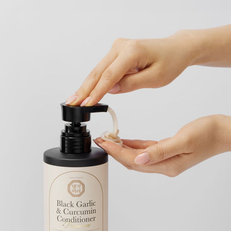 [Daeng Gi Meo Ri] Premium Black Garlic & Curcumin Conditioner